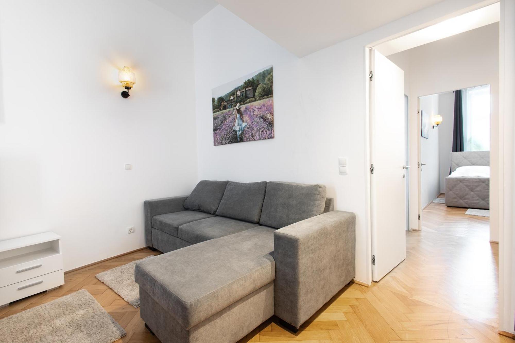 Apartment 4 Red Star 8 *