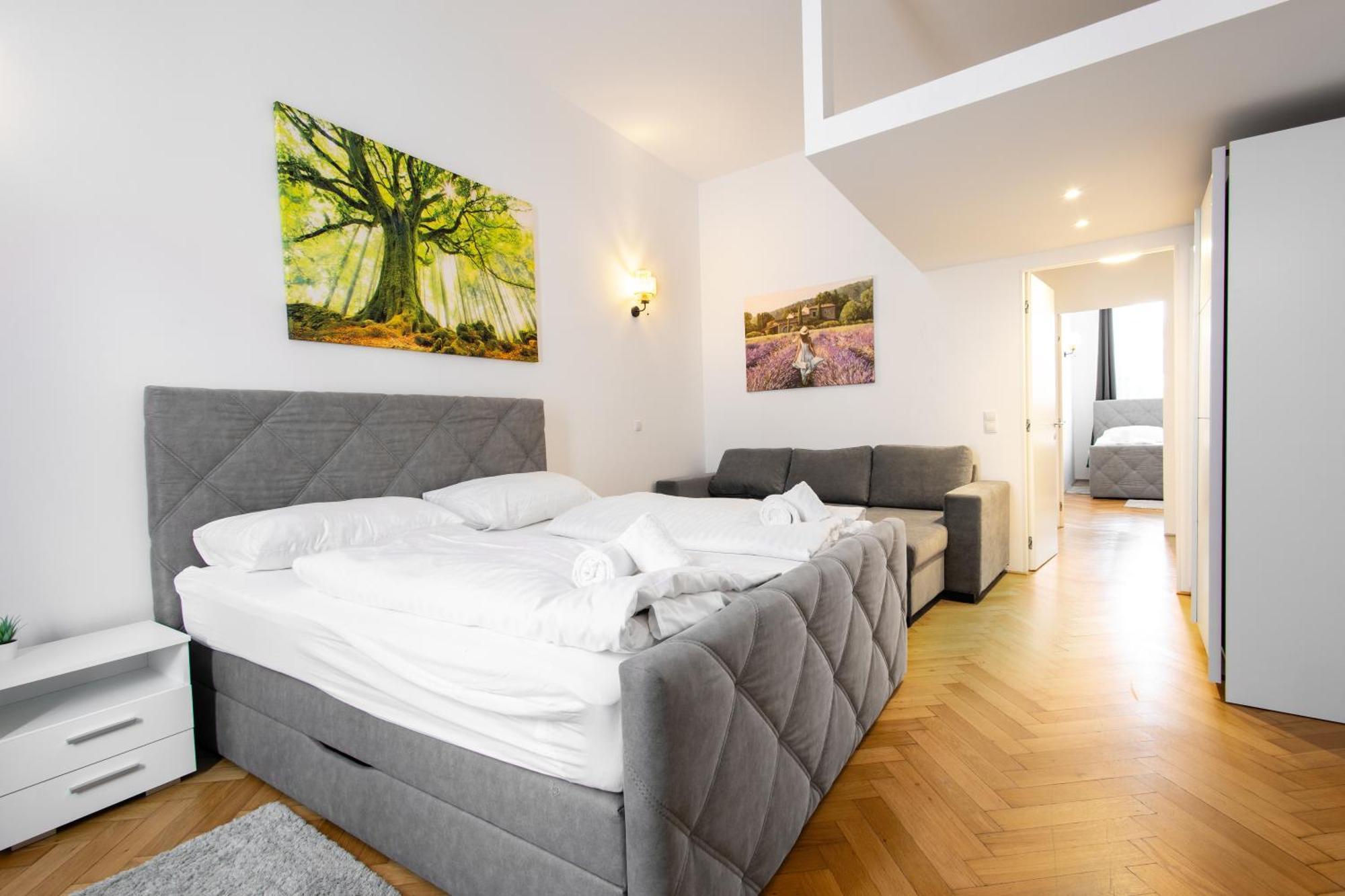4 Red Star 8 Apartment *
